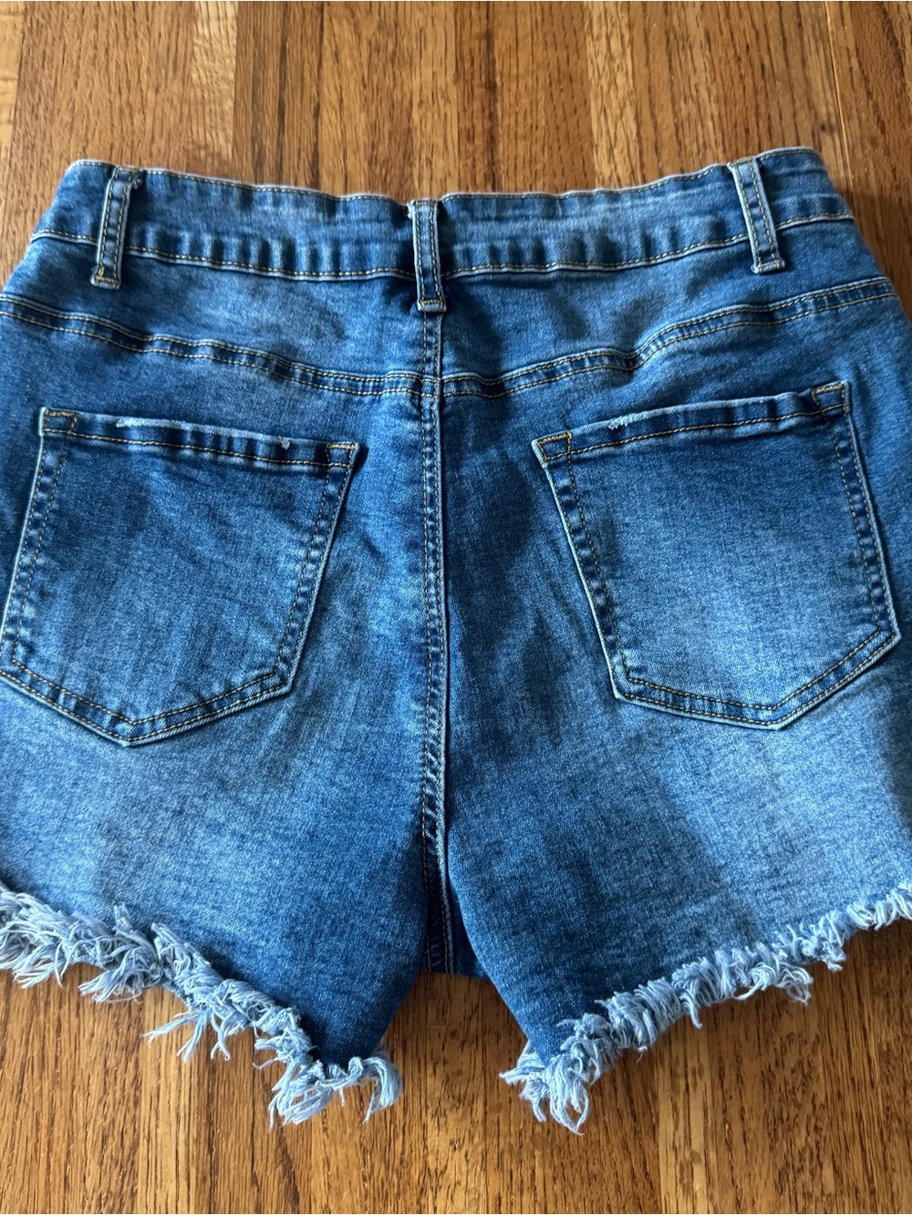 Distressed Frayed Hem Denim Shorts – Medium (Stretchy & Curvy Fit!) - Picture 9 of 9
